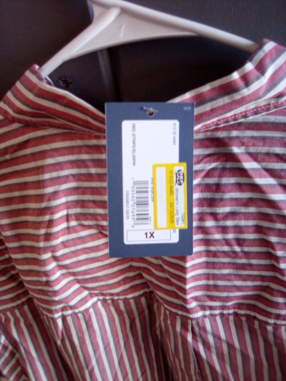 Universal Thread button up - Picture 2 of 4